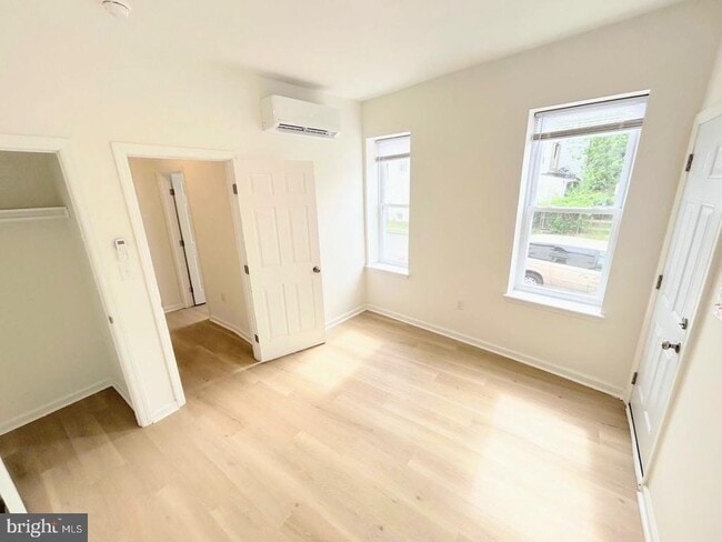 Building Photo - 5031 W Girard Ave Rental