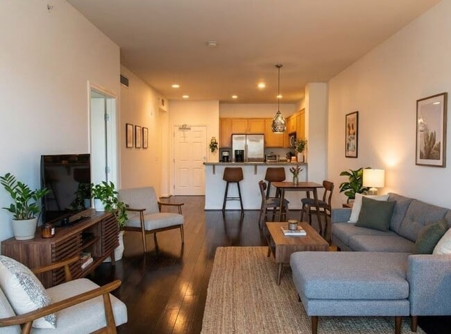 Building Photo - 450 J St