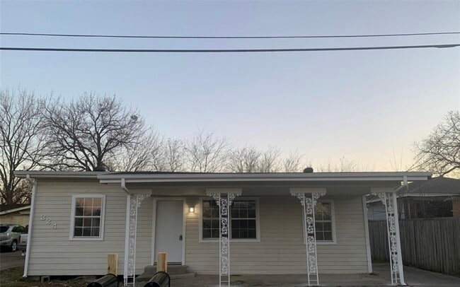 Building Photo - 324 Delaware St Rental
