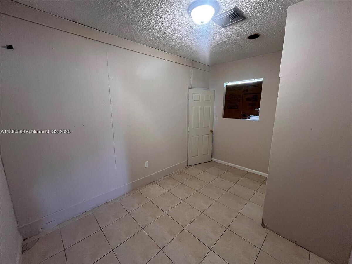 Photo - 1330 NE 212th Terrace Unidad 1