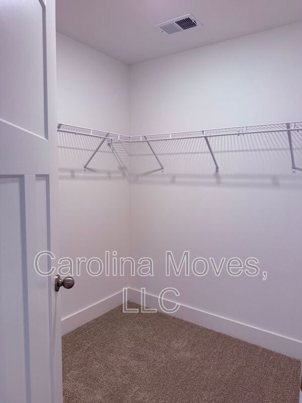 508 Round Rock Wy