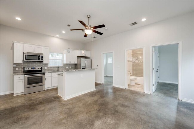 Photo - 811 Gunter St
