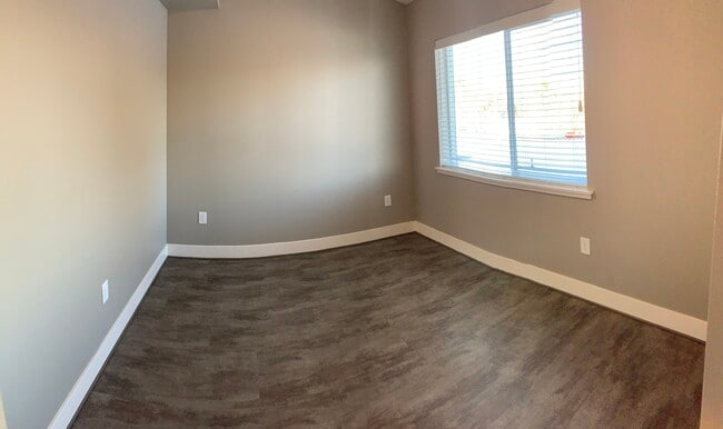 Photo - 412 Kirman Ave