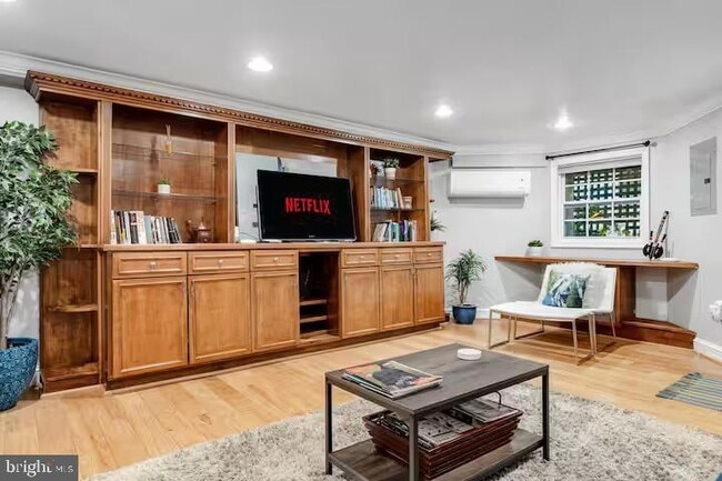 Photo - 104 R St NE