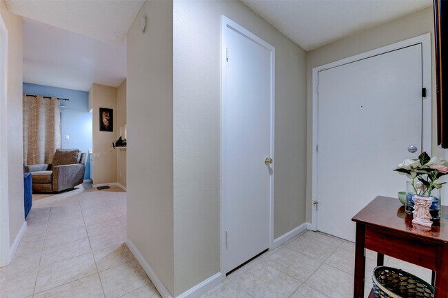 2300 Augusta Dr Unit 29