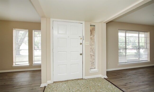 Photo - 6406 Ashton St