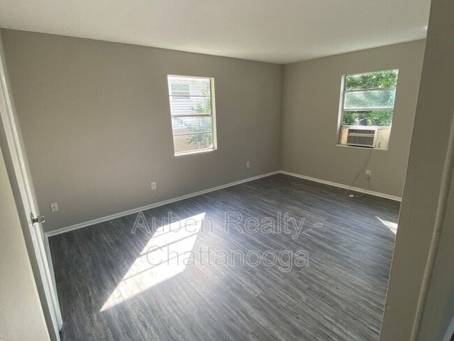 Photo - 832 Sylvan Ave