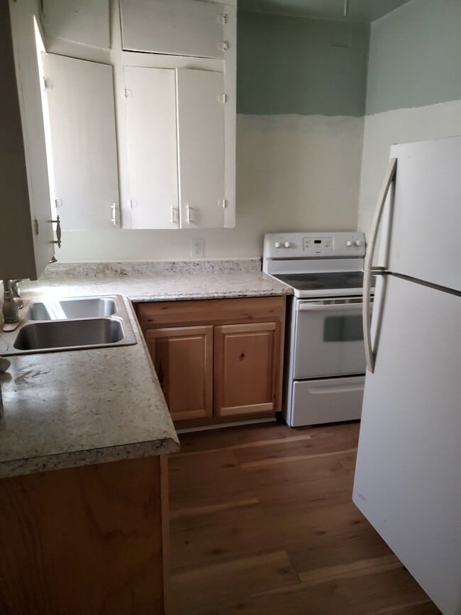 Photo - 704 W 13th St Unit 704 W 13th Street
