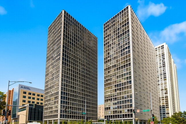 Building Photo - 340 W Diversey Pkwy Unit 415