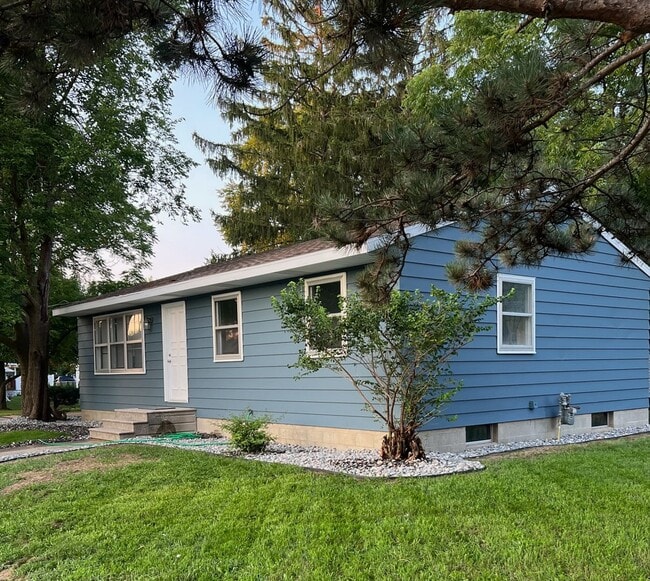 Building Photo - 520 S Eastern Ave Rental