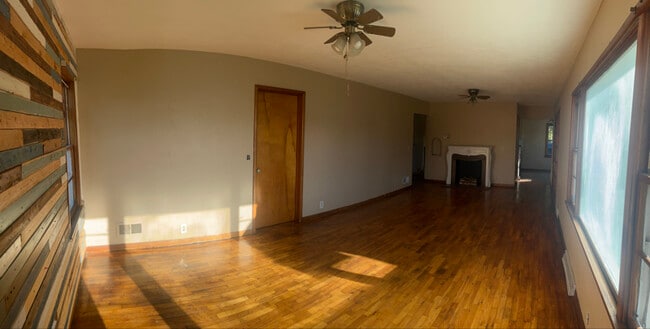 Photo - 2581 E Main St