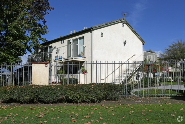 Arrowhead Woods Apartments