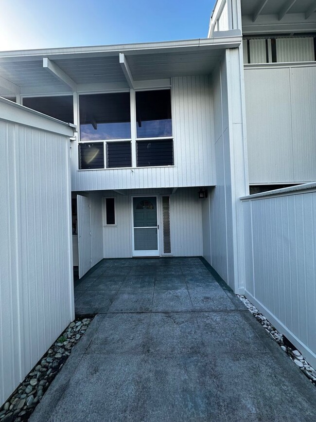 Building Photo - 918 Kumukoa St Rental