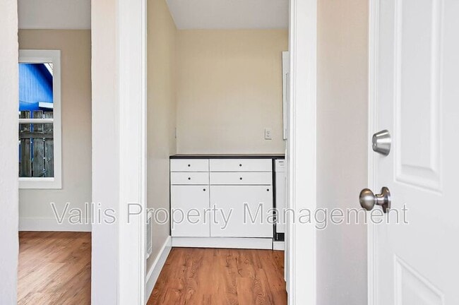 Photo - 351 19th St SE