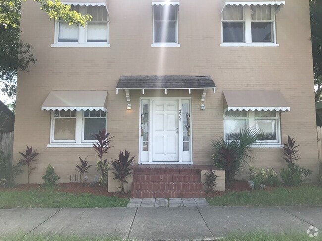 Building Photo - 1 Bed/1 Bath Apartment across from Hillsbo... Unit 4
