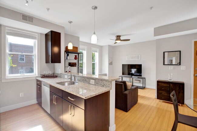 Photo - 1832 18th St NW Unidad ID1011222P