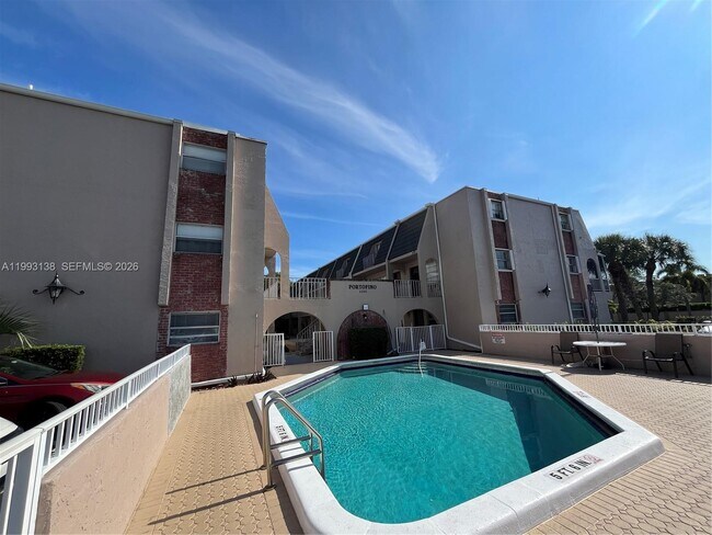 Photo - 1100 SE 4th Ave Unit 16