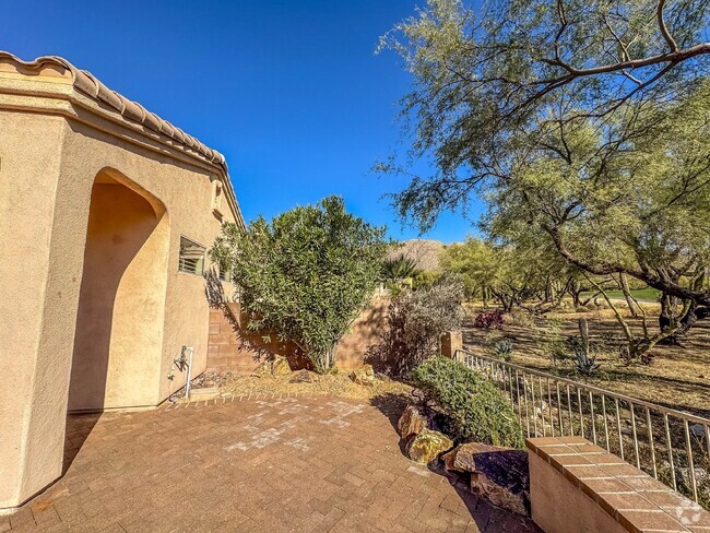 Building Photo - "Charming 2-Bedroom Oasis with Scenic View... Rental