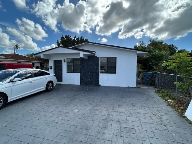 Building Photo - 3482 SW 26th St Unit 0