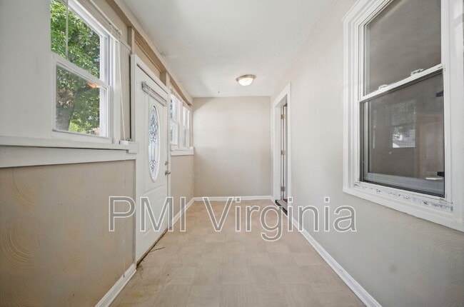 Photo - 1915 Lansing Ave