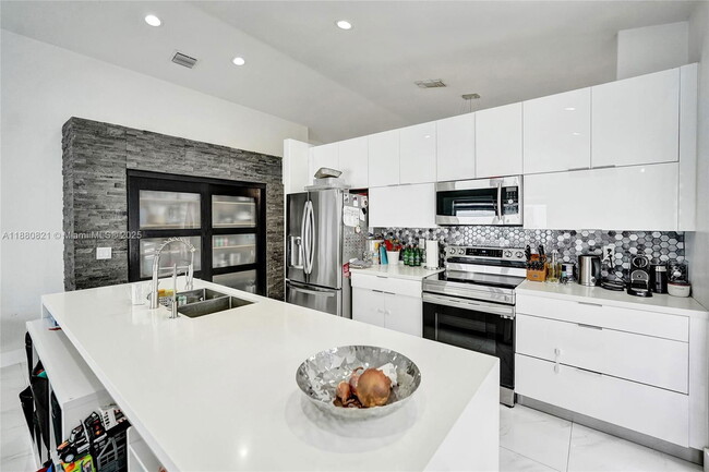 Photo - 4955 SW 33rd Ave