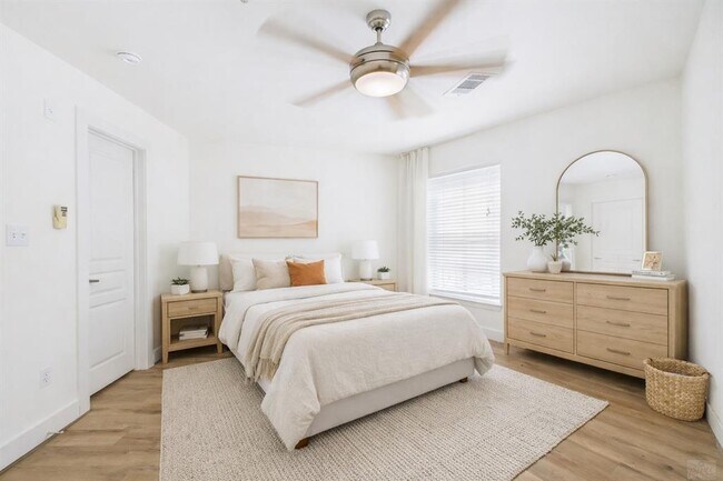 Building Photo - 711 W 32nd St Unit 119