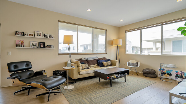 Photo - 13021 Central Ave Unidad 402