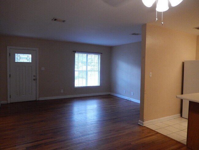 Photo - 212 Edwards St