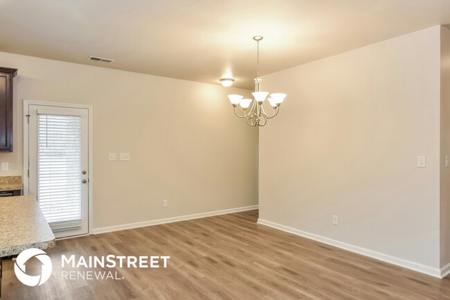 Photo - 124 Clydesdale Ln