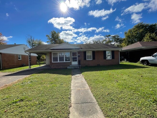 Photo - 710 Tamarack Rd