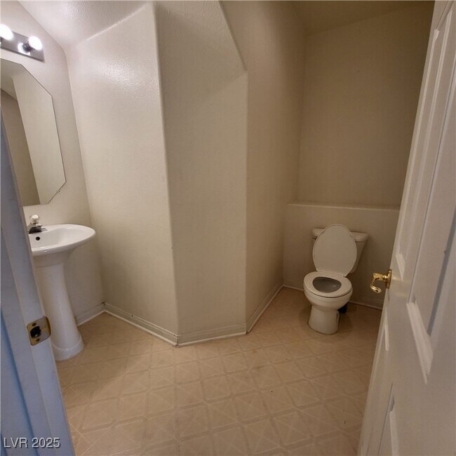 Photo - 211 Tayman Park Ave