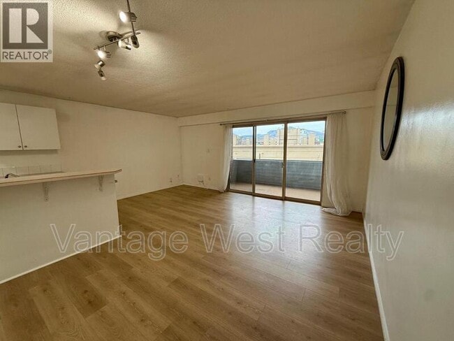 Photo - 1761-1761 Pandosy St