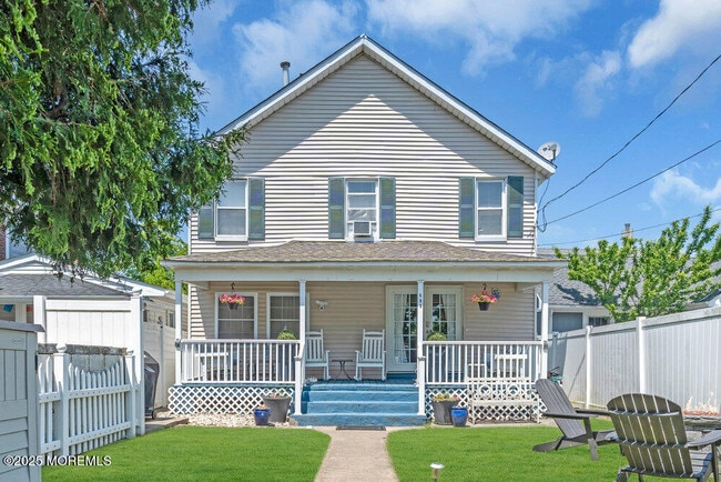 Building Photo - 608 Lareine Ave Rental