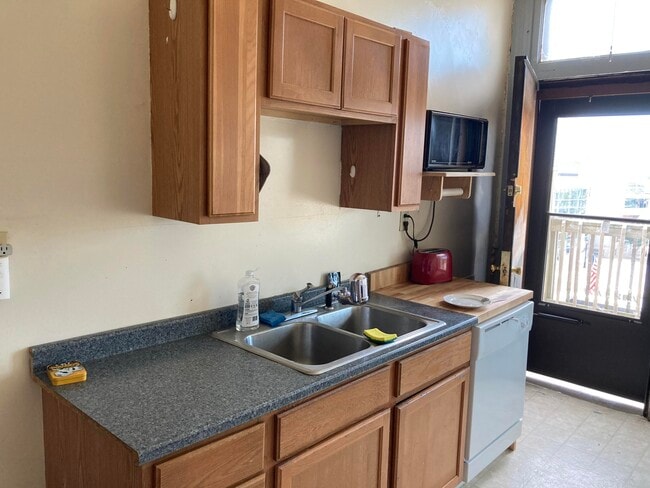 Photo - 328 E Knapp St