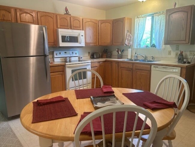Photo - Breezy Point Home 3 bedroom, 2 bath, 2 car Garage