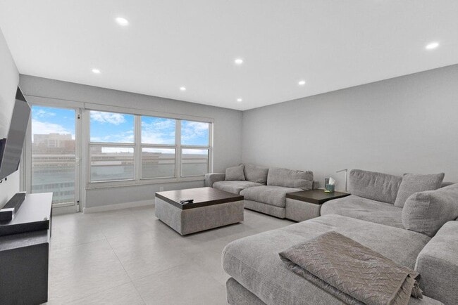 Photo - 3900 Galt Ocean Dr Unidad 2114