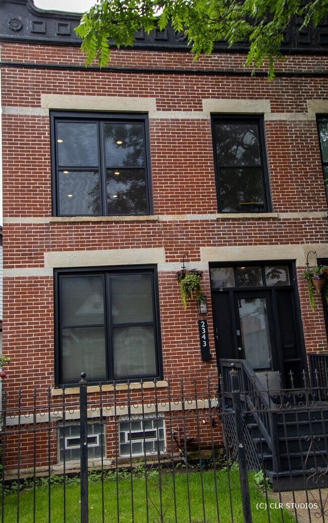 Photo - 2343 W Grenshaw St Unit 2