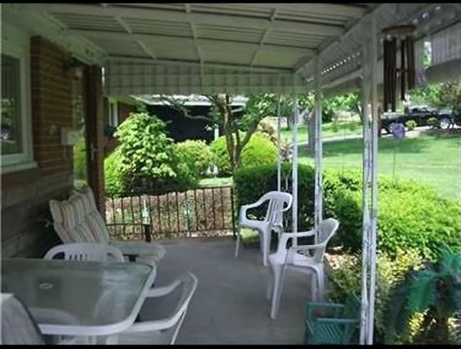 Photo - 1606 Greentree Rd