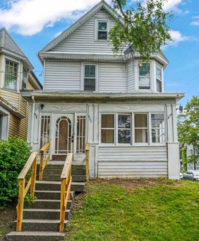 657 Myrtle Ave Apartment For Rent in Albany, NY