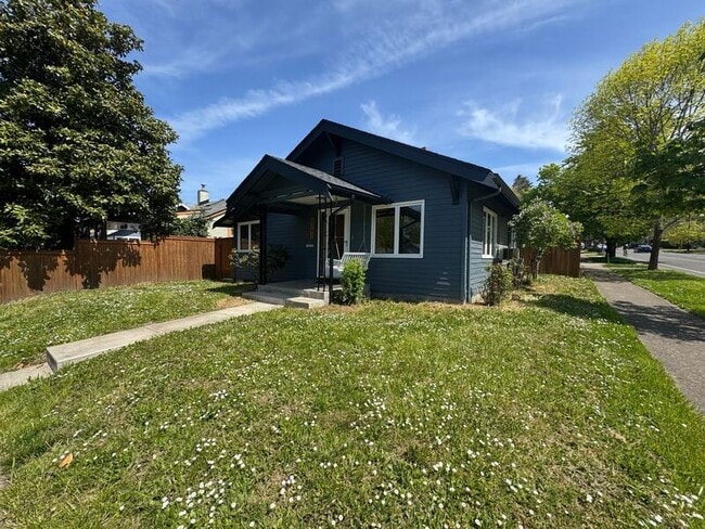 Photo - 2393 Emerald St