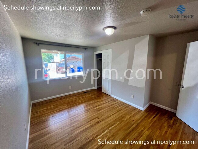 Photo - 132 NE Liberty Ave