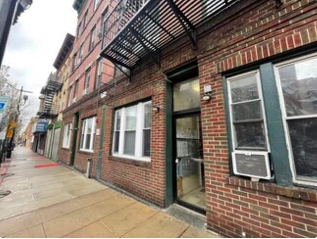 Building Photo - 1513 Summit Ave Unit 3 Rental