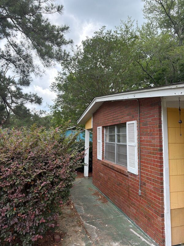 Building Photo - 663 Queen Julianna Ln