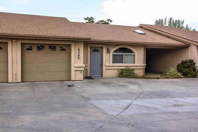 Building Photo - 8509 E Leigh Dr Unit Apt B