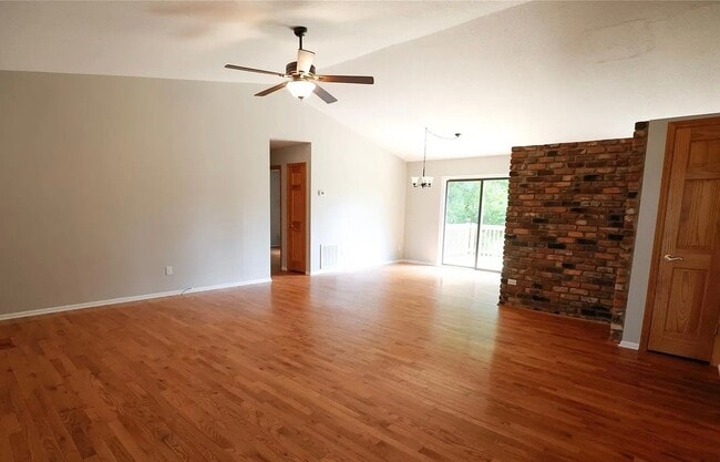 5516 Brookwood Ln