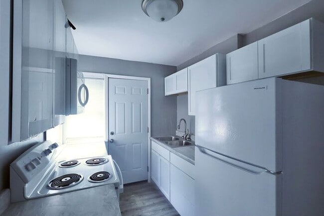 Photo - 3656 W 107th St