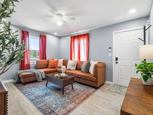 Photo - 1906 N Leavitt Rd Unidad SI ID1496120P