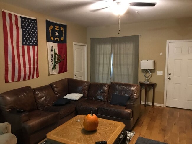 Photo - 441 McCauley St Unidad 441-100