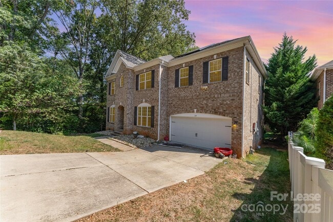 Photo - 139 Brackenbury Ln