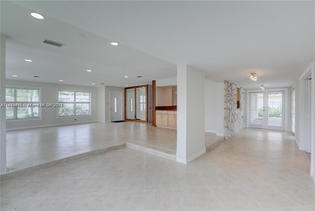 Photo - 308 N Crescent Dr